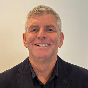 Green Warren_portrait pic_3133